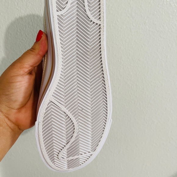 Nike shoes size 4 - Picture 5 of 7